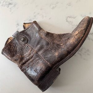 Frye short Melissa distressed leather boots